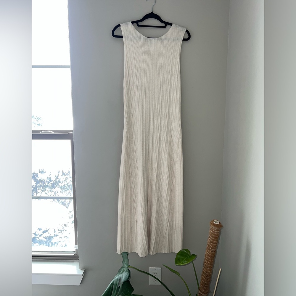 Elegant Cream Sleeveless Dress